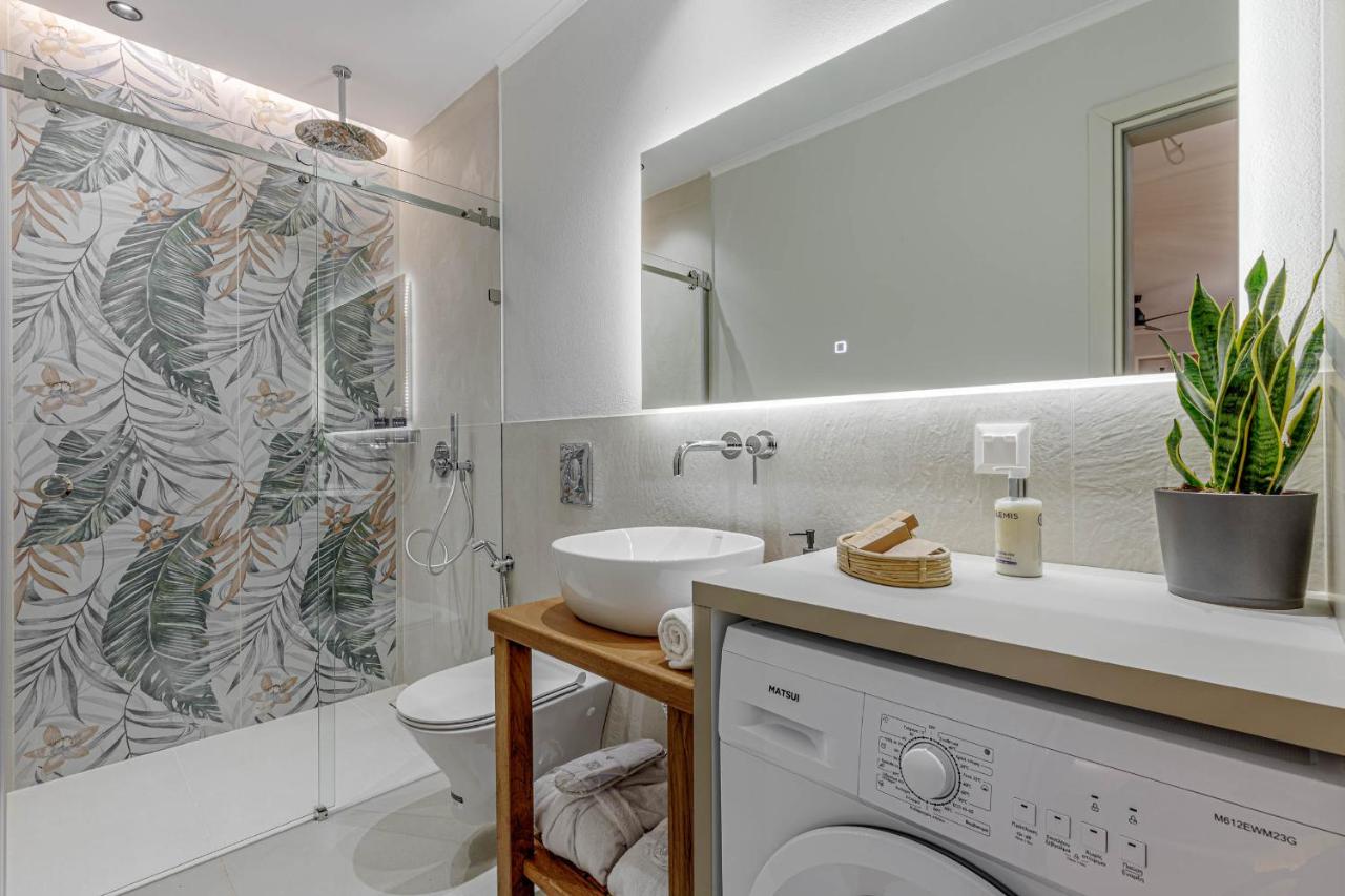 Bathroom: Luxurious Spa Experience
